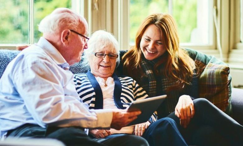 cropped-cropped-cropped-visiting-elderly-relative.jpg